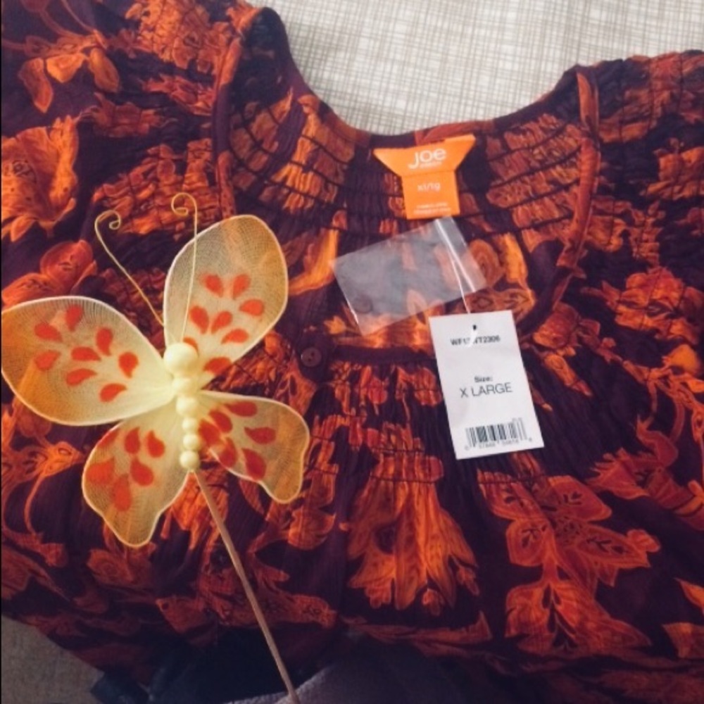 (2/$22) Sale 🍁 Super cute sheer top 🍁